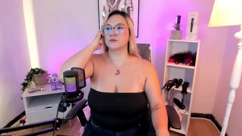 Hollie online show from 04/06/26, 12:06