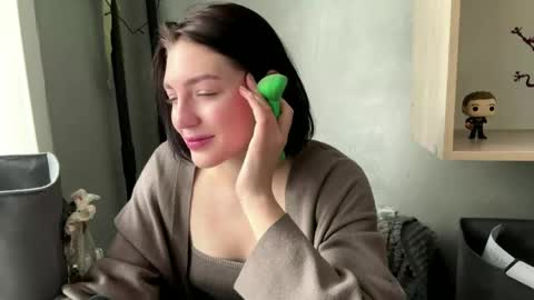 Sofia online show from 04/17/26, 05:10