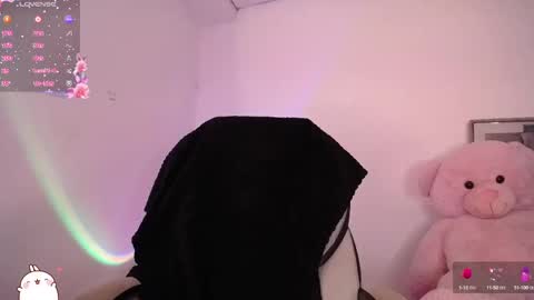 holly_16 online show from 09/12/25, 10:21