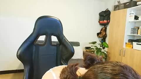 Holly and Honey online show from 10/26/25, 09:31