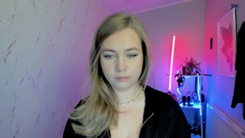 Holly online show from 11/18/25, 08:46