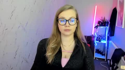 Holly online show from 01/18/26, 08:01