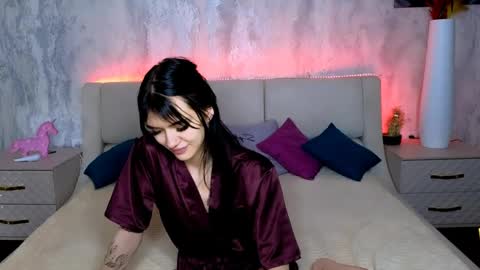 Snapshot of holly_beck chatting on 05/20/26, 12:39 Holly online show from 05/20/26, 12:39