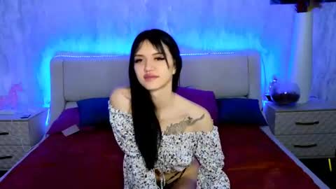 Snapshot of holly_beck chatting on 06/11/26, 08:34 Holly online show from 06/11/26, 08:34