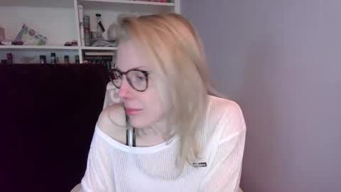 holly_bourbon online show from 03/04/26, 06:58