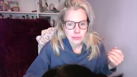 holly_bourbon online show from 04/07/26, 11:04