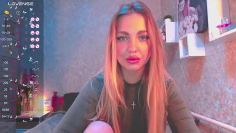 Snapshot of holly_molly8 chatting on 12/13/24, 04:27 holly_molly8 online show from 12/13/24, 04:27