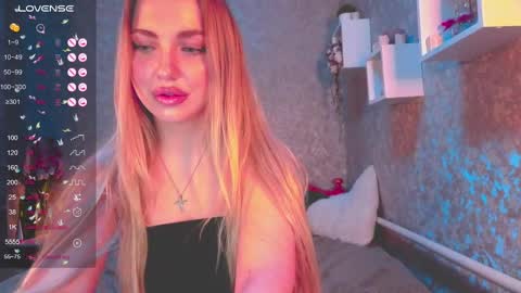 Snapshot of holly_molly8 chatting on 12/28/24, 05:46 holly_molly8 online show from 12/28/24, 05:46