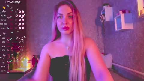 Snapshot of holly_molly8 chatting on 01/10/25, 06:06 holly_molly8 online show from 01/10/25, 06:06