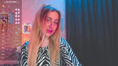 Snapshot of holly_molly8 chatting on 01/17/25, 09:06 holly_molly8 online show from 01/17/25, 09:06