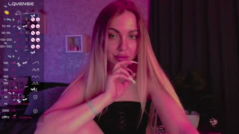 Snapshot of holly_molly8 chatting on 01/28/25, 10:45 holly_molly8 online show from 01/28/25, 10:45