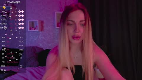 Snapshot of holly_molly8 chatting on 02/06/25, 11:15 holly_molly8 online show from 02/06/25, 11:15