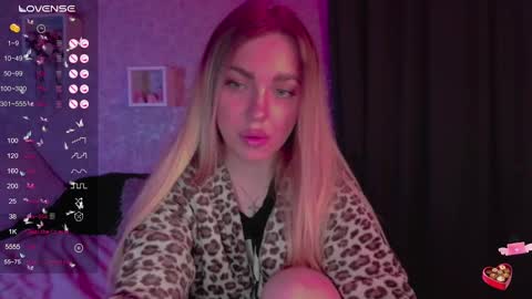 Snapshot of holly_molly8 chatting on 02/10/25, 11:45 holly_molly8 online show from 02/10/25, 11:45