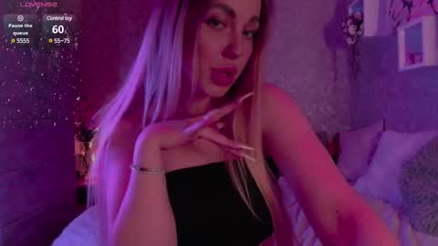 Snapshot of holly_molly8 chatting on 02/27/25, 07:15 holly_molly8 online show from 02/27/25, 07:15