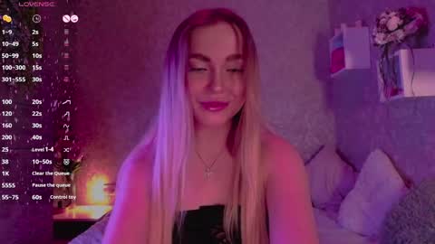 Snapshot of holly_molly8 chatting on 03/06/25, 07:25 holly_molly8 online show from 03/06/25, 07:25