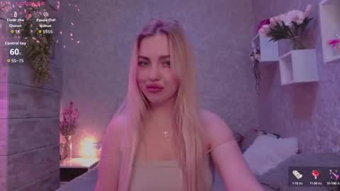 Snapshot of holly_molly8 chatting on 09/24/25, 07:50 holly_molly8 online show from 09/24/25, 07:50
