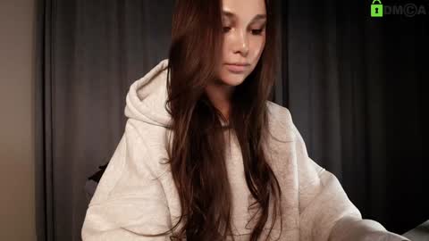 hollyextra online show from 11/11/25, 03:23