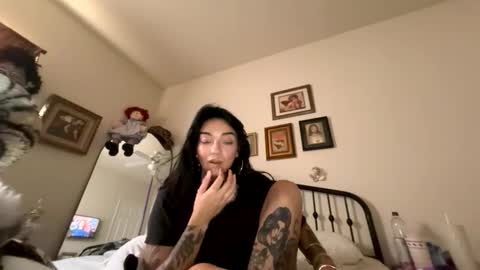 hollymadness online show from 04/16/26, 09:39