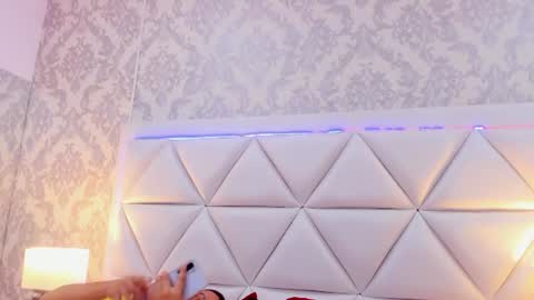 Snapshot of hollyolson chatting on 07/20/26, 01:13 Holly online show from 07/20/26, 01:13