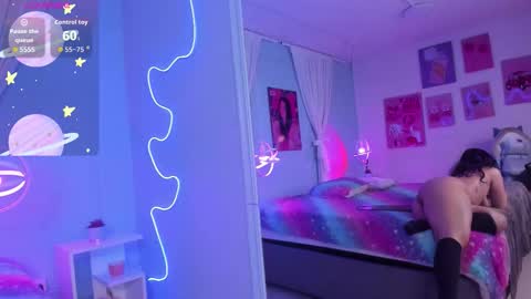 hollypeach_ online show from 01/11/26, 04:39