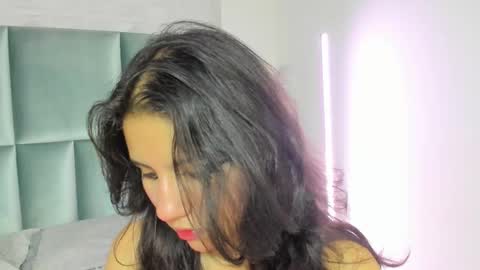 hollypeach_ online show from 02/02/26, 07:23