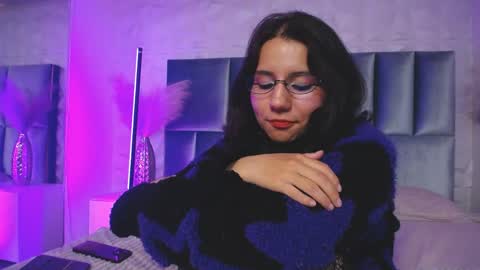 hollypeach_ online show from 03/23/26, 07:51