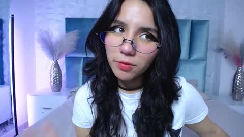 hollypeach_ online show from 03/24/26, 07:41