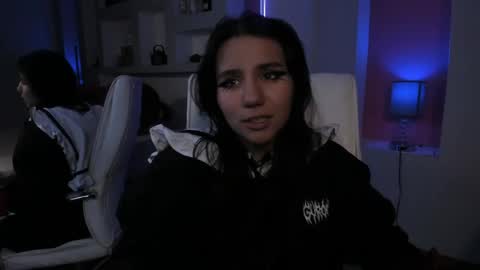 hollypeach_ online show from 04/02/26, 01:09