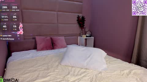 Snapshot of hollyray_ chatting on 02/08/26, 01:42 Holly online show from 02/08/26, 01:42