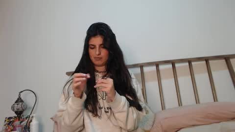 hollyshit_ online show from 01/28/25, 01:18