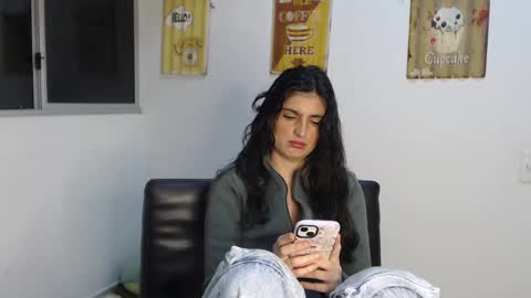 hollyshit_ online show from 03/01/25, 01:22