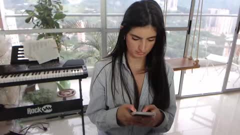 hollyshit_ online show from 03/05/25, 10:43