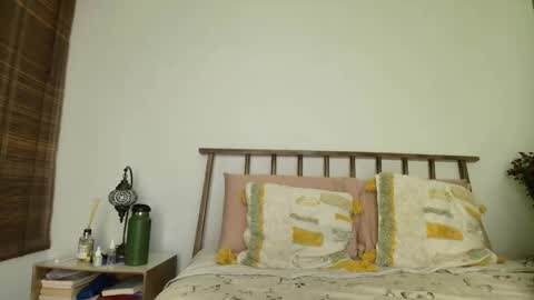 hollyshit_ online show from 09/16/25, 12:33