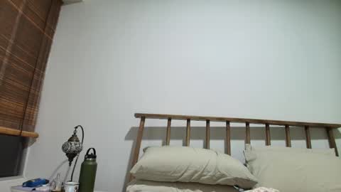 hollyshit_ online show from 10/12/25, 11:37