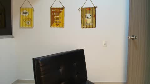 hollyshit_ online show from 10/29/25, 01:52