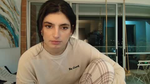 hollyshit_ online show from 10/31/25, 01:28