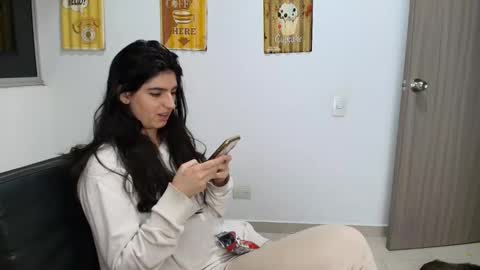 hollyshit_ online show from 11/07/25, 01:05