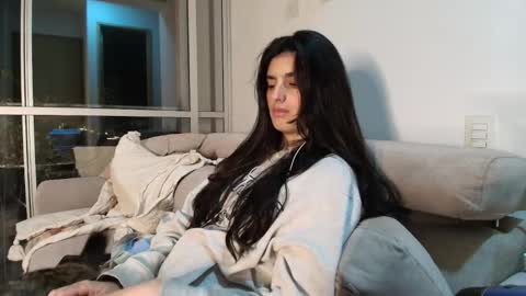 hollyshit_ online show from 11/23/25, 12:54