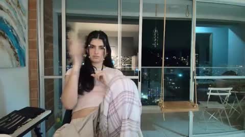 hollyshit_ online show from 12/03/25, 12:18