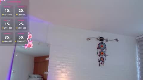 hollyt1 online show from 10/03/25, 11:18