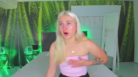 HollyTaillor online show from 10/01/25, 05:35