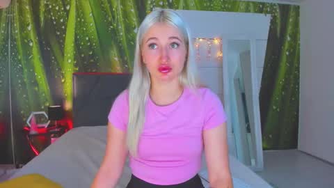 HollyTaillor online show from 10/06/25, 05:27