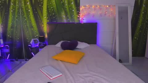 HollyTaillor online show from 10/16/25, 05:30