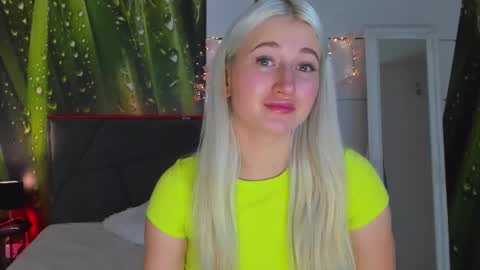 HollyTaillor online show from 10/22/25, 12:05