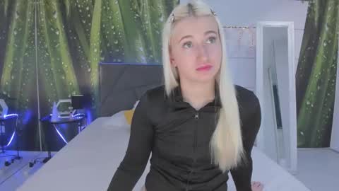 HollyTaillor online show from 03/17/26, 06:28