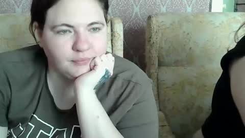 HollyXEva online show from 04/27/26, 10:46