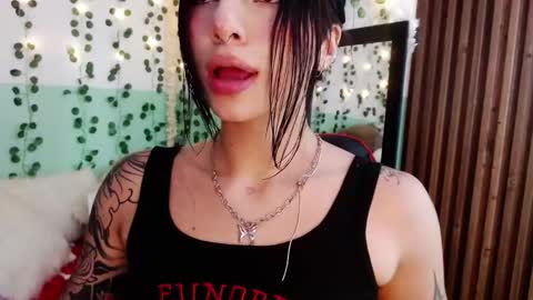 holly online show from 01/05/25, 08:00