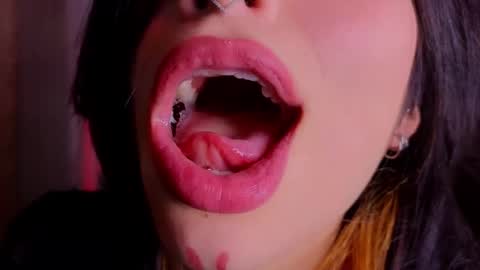 holly online show from 12/04/25, 02:21