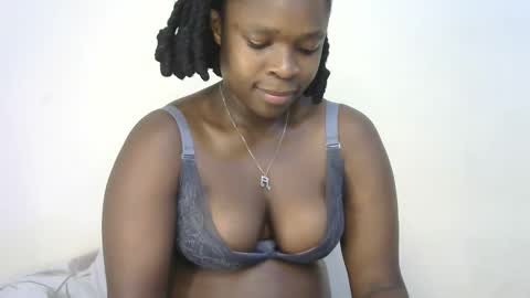 holy_ebony online show from 04/18/26, 09:04