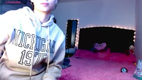 Juli online show from 12/15/25, 04:28